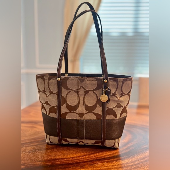Coach Women's Tan and Brown Signature Tote Bag Purse With Hangtag Stunning - Picture 2 of 15